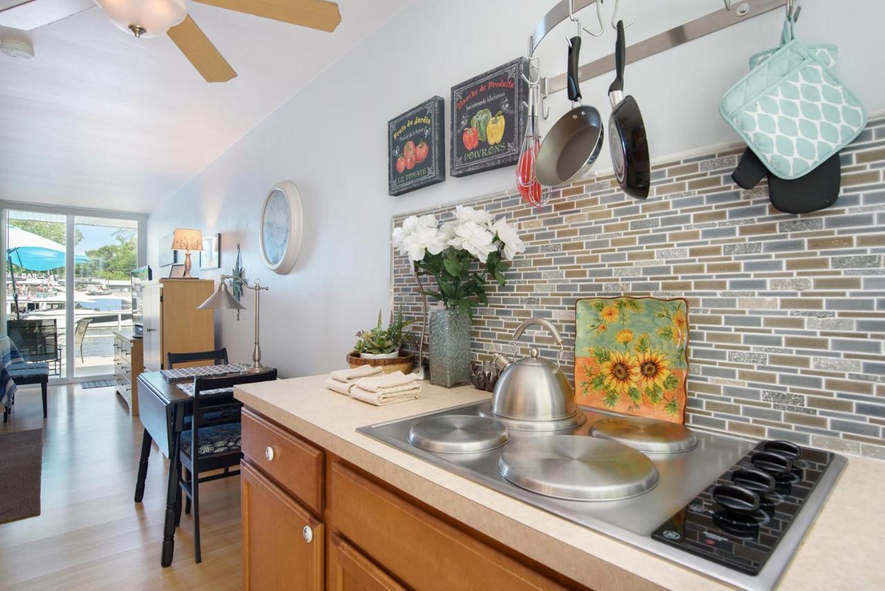 Waterside Suites Saugatuck Esterno foto