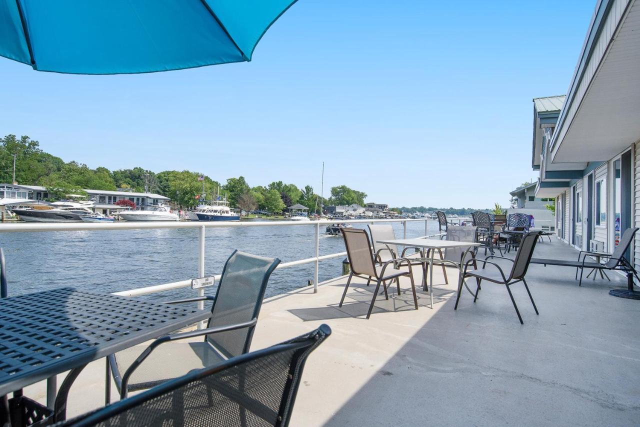 Waterside Suites Saugatuck Esterno foto
